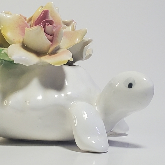 Vintage Raybur Staffordshire England Bone China Figurine Turtle with Roses EUC - Picture 3 of 10
